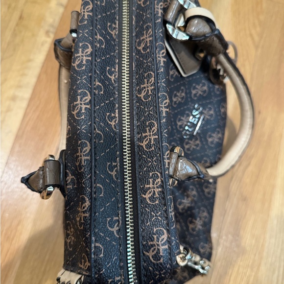 GUESS Confidential Chain Retro Satchel bag GREAT CONDITION